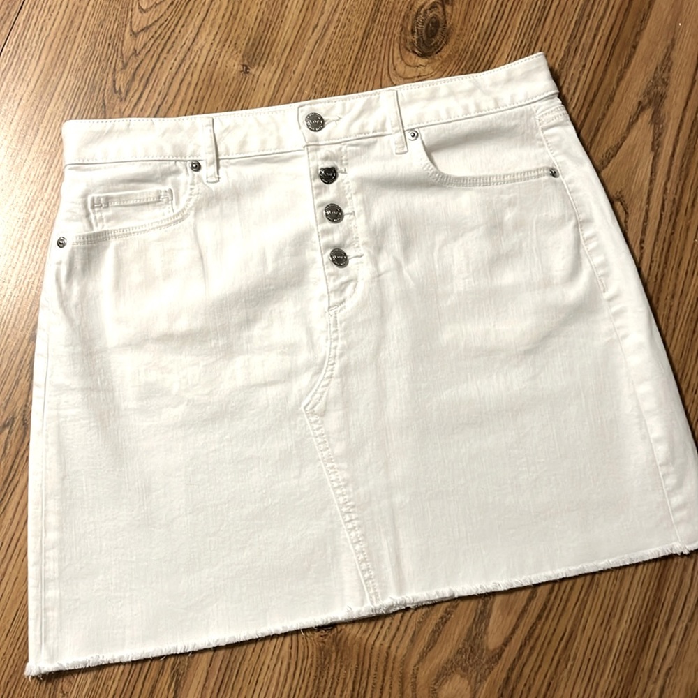 New LOFT size 10 white denim skirt